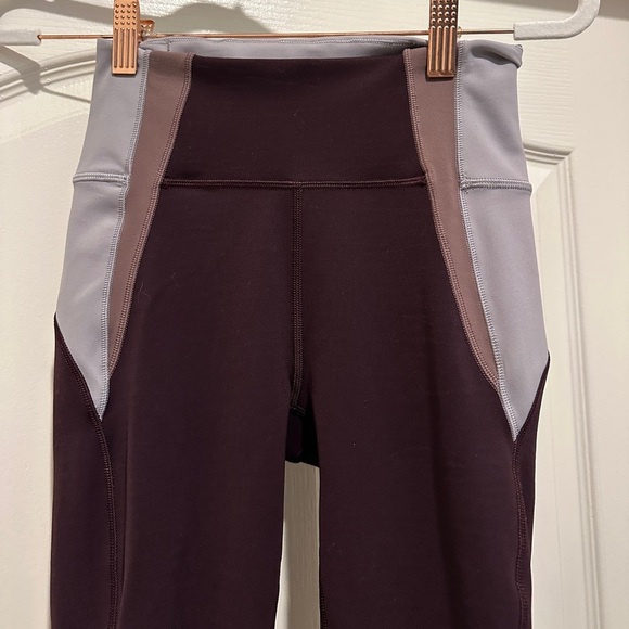 Lululemon In Movement Blocked Tight in Plum Shadow Everlux 25” - Picture 7 of 11